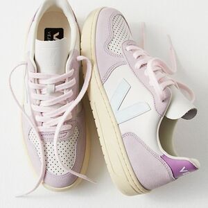 NWT VEJA V-10 Leather Sneaker